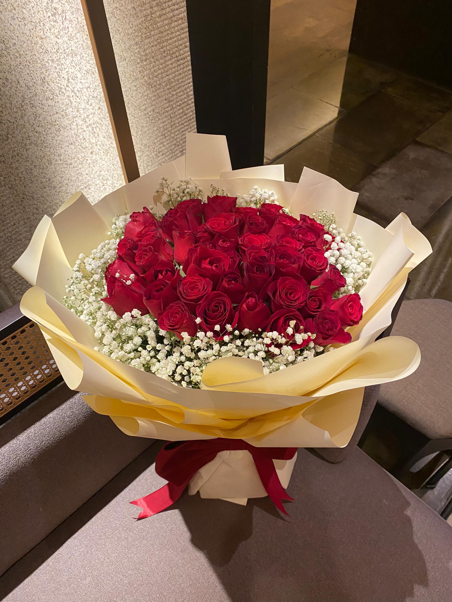 12 premium Red Roses Bouquet valentine's day